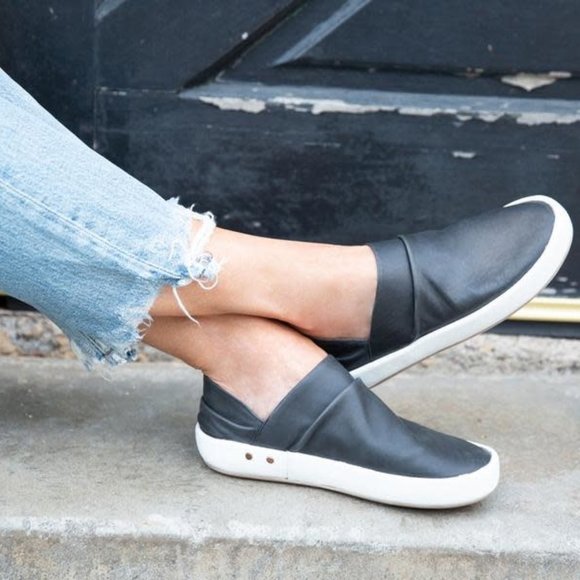 BEEK Jay Slip-On Sneakers Sz 9